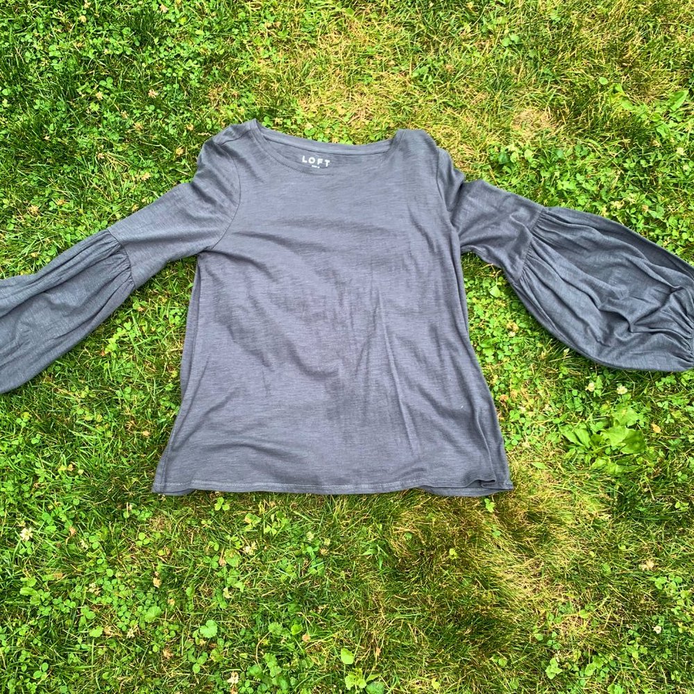 "LOFT" gray top with bubble sleeves, M, EUC